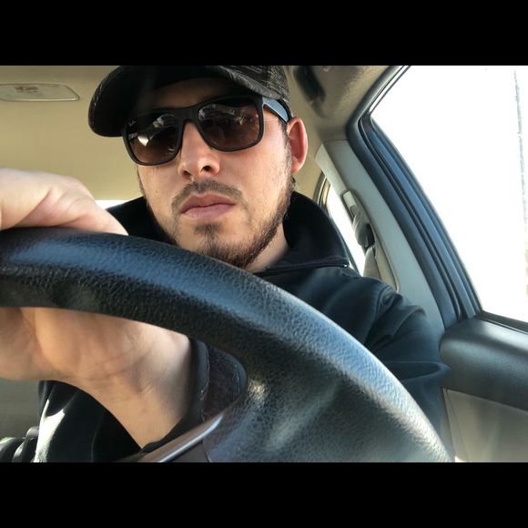 Profile Picture of Juan Calderon (@luis995) on Poshmark