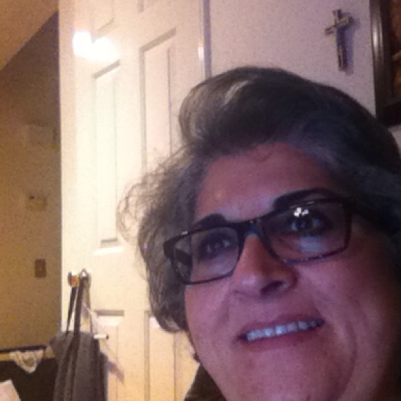 Profile Picture of Ayda Abujudeh (@needah99) on Poshmark