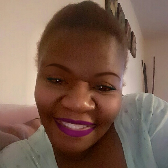Profile Picture of Elizabeth-wede Neewray (@laedybuggz) on Poshmark