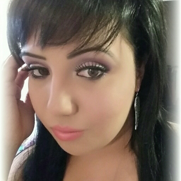 Profile Picture of Rosaura Rosado (@rosita0224) on Poshmark