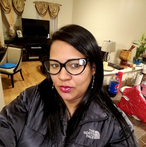 Profile Picture of Luz Mariñez (@luzv23) on Poshmark