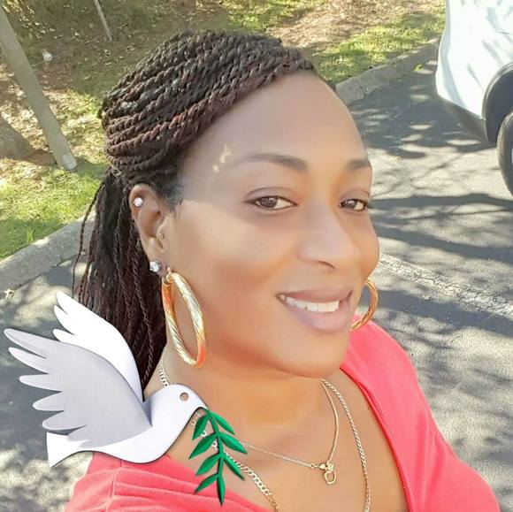 Profile Picture of Joan Ellis (@joanellis1) on Poshmark