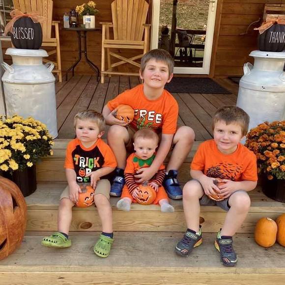 Profile Picture of Rita n terry Robinette (@robin4058) on Poshmark