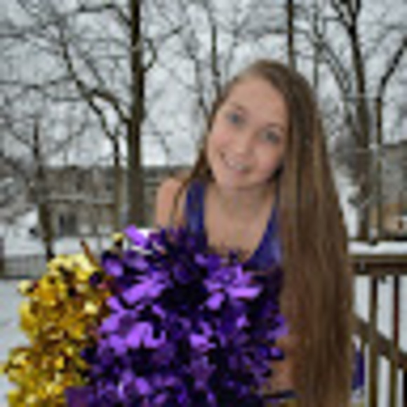 Profile Picture of Ella Byergo (@ellabyergo) on Poshmark