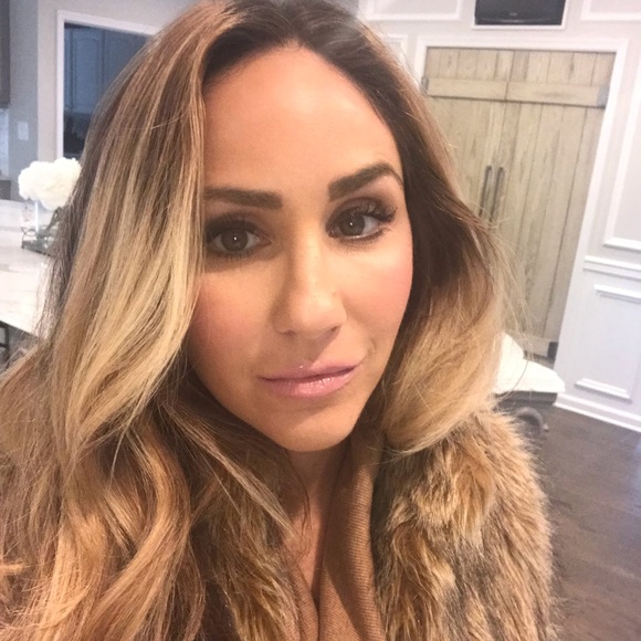 Profile Picture of Nicole Serapiglia (@nserapiglia) on Poshmark