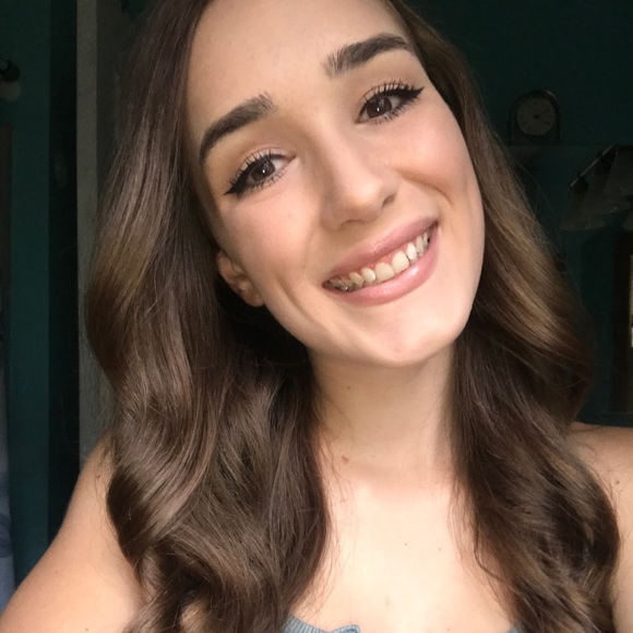 Profile Picture of Bri Heston (@briihestonn) on Poshmark