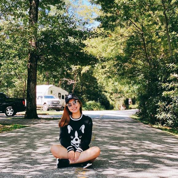 Profile Picture of Hoàng Hà (@kally98) on Poshmark