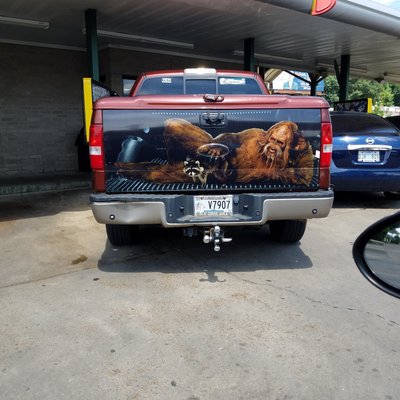 Profile Picture of Chris Gossett (@chnkymnky523) on Twitter