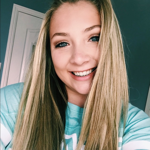 Profile Picture of Brianna Morgan (@brianna_mmarie) on Poshmark