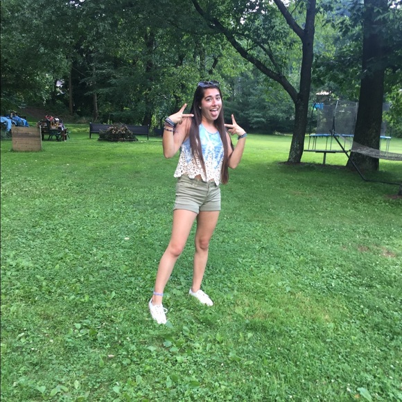Profile Picture of Annalise Froehlich (@anfriehlich18) on Poshmark