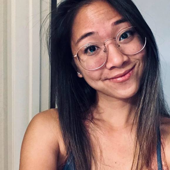 Profile Picture of Jean Acuna (@joacuna) on Poshmark