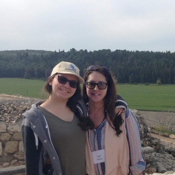 Profile Picture of Lyn Wilson (@lynmwilson) on Poshmark