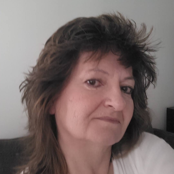 Denise Couturier - Poshmark Profile Picture of Denise Couturier (@denisecouturier) on Poshmark