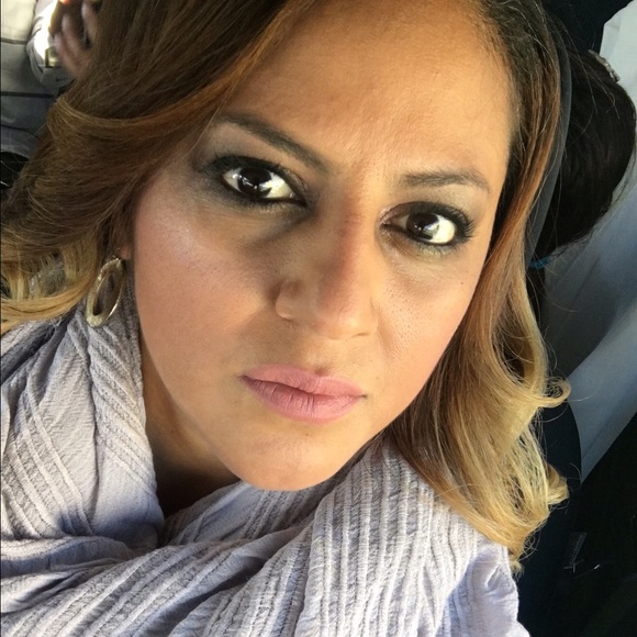 Profile Picture of Aminta Pinto (@jaspinto) on Poshmark