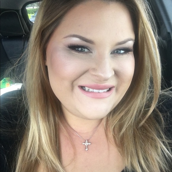 Profile Picture of Crystal George (@casper2390) on Poshmark