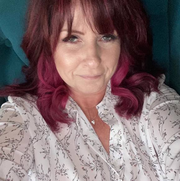 Profile Picture of Lori Weaver-harden (@loriharden) on Poshmark