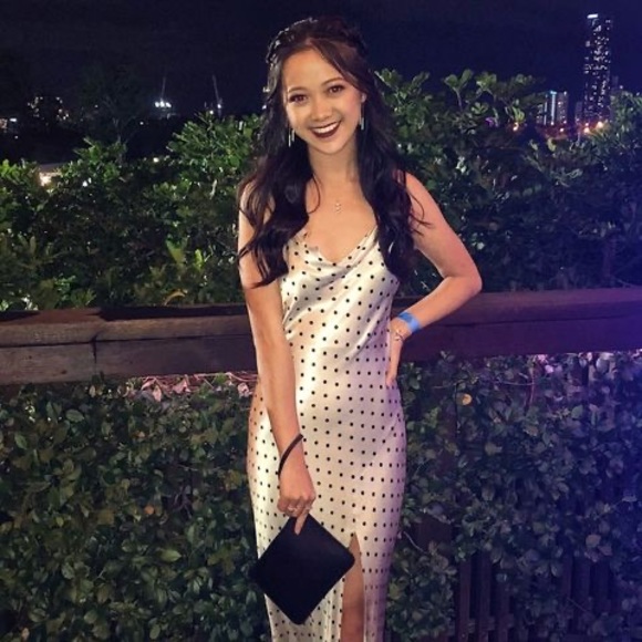 Profile Picture of Iris Lin (@iris9916) on Poshmark