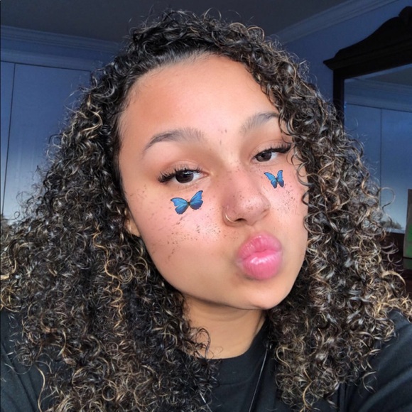 Profile Picture of Alexia Albertini (@alexiaalbertini) on Poshmark