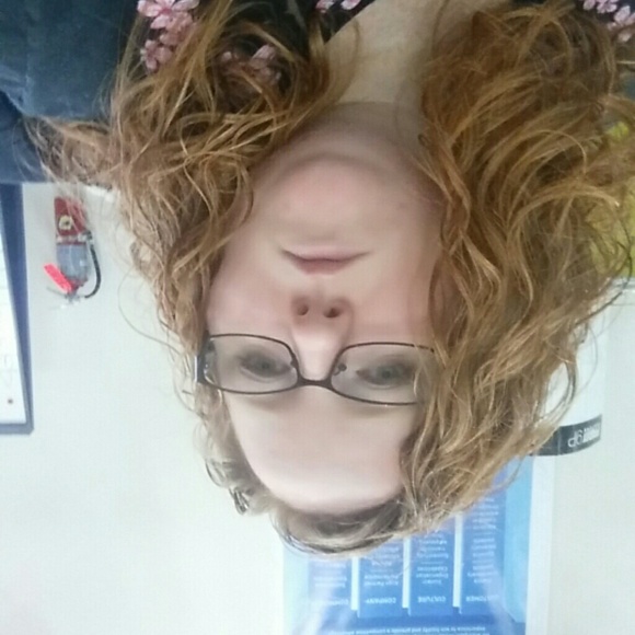 Profile Picture of Willena Hogsed (@ninahogsed) on Poshmark