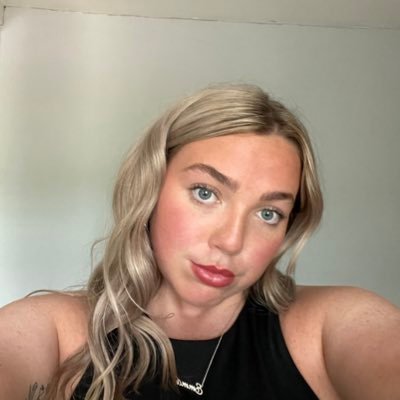 Profile Picture of Emma Henry (@emmahenry_43) on Twitter