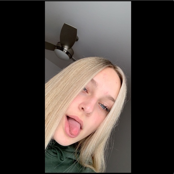 Profile Picture of Elsa Gruninger (@elsa6969) on Poshmark