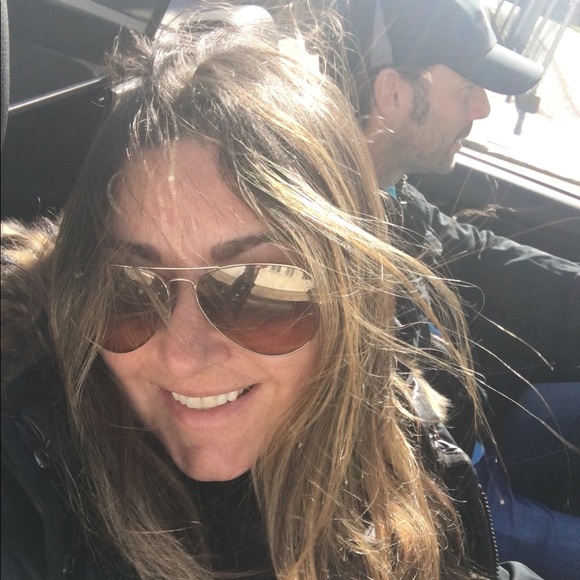 Profile Picture of Geraldine Boyer (@geraldineboyer) on Poshmark