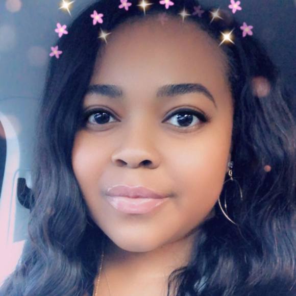 Profile Picture of Lorrell Woods (@lorrellwoods) on Poshmark