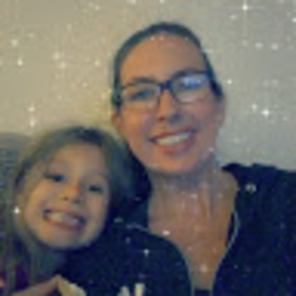 Profile Picture of Danielle Sahlin (@dsahlin01) on Poshmark