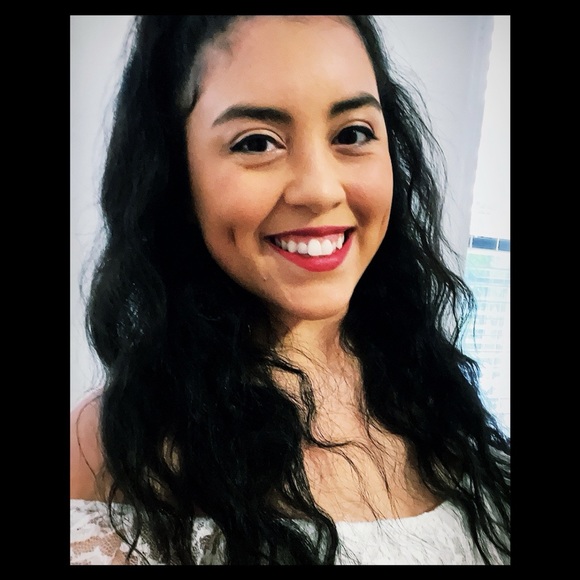 Profile Picture of Bianca Velez (@biancavelez192) on Poshmark