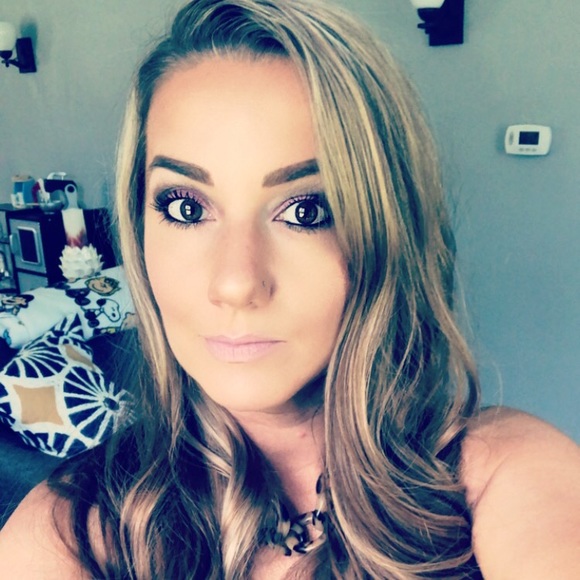 Profile Picture of Ashley Mcpartland (@ashleyammo) on Poshmark