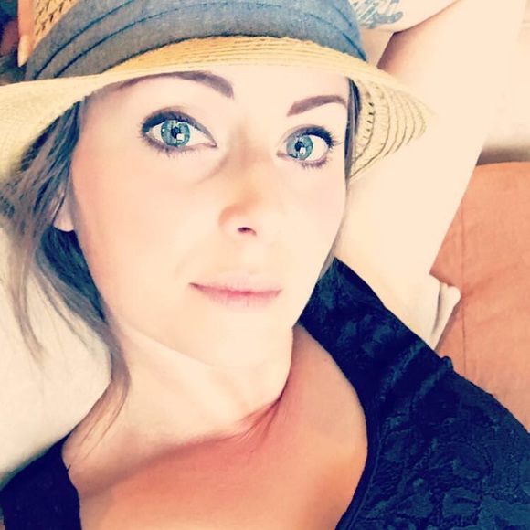 Profile Picture of Casey Rivera (@caseoutlet) on Poshmark