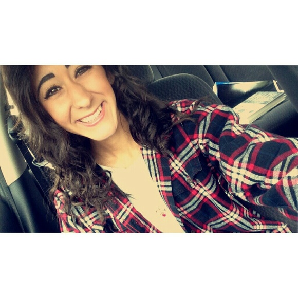 Profile Picture of Gabriella Guardiola (@gaballinnaa) on Poshmark