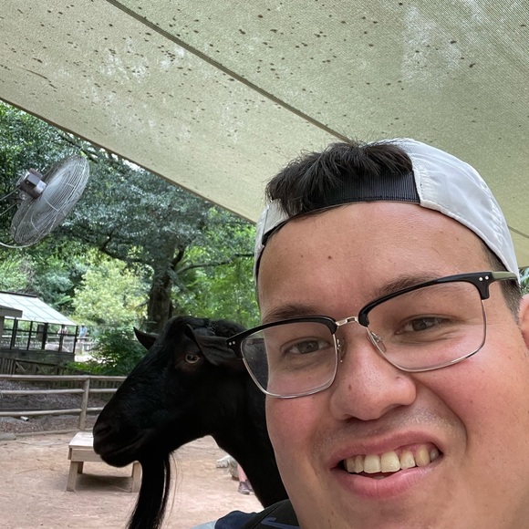 Profile Picture of Christopher Barba (@chrisbarba32) on Poshmark