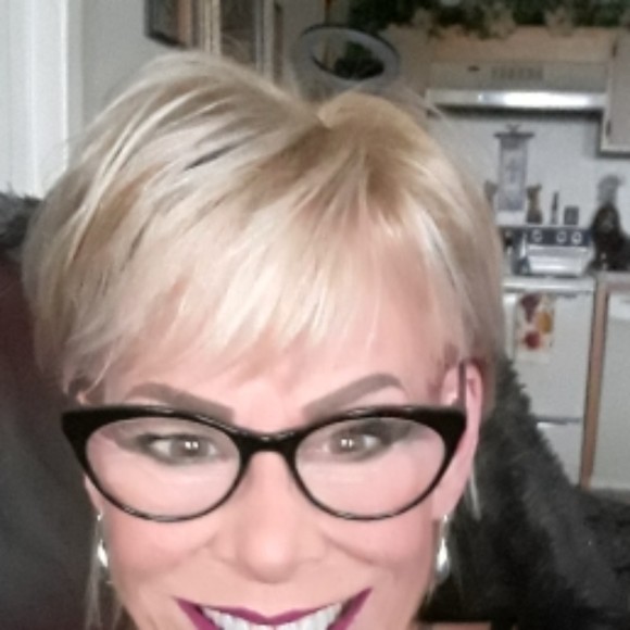 Profile Picture of Michelle Atkins (@m9728550483) on Poshmark