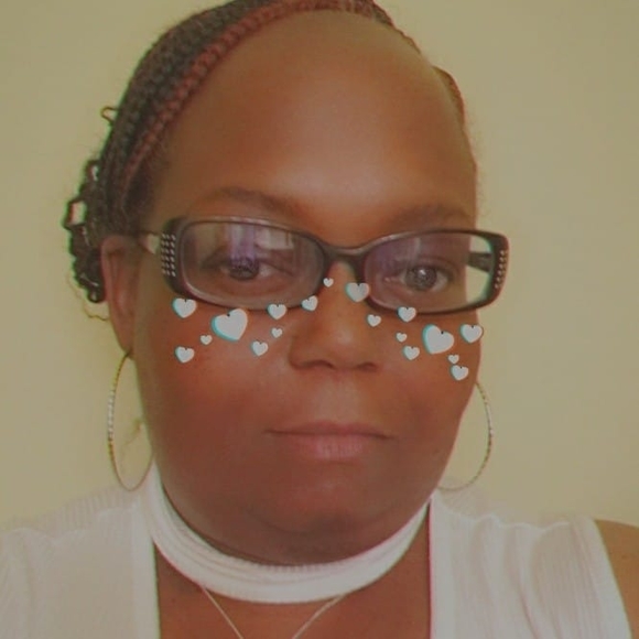 Profile Picture of Charlene Pace (@aries417) on Poshmark