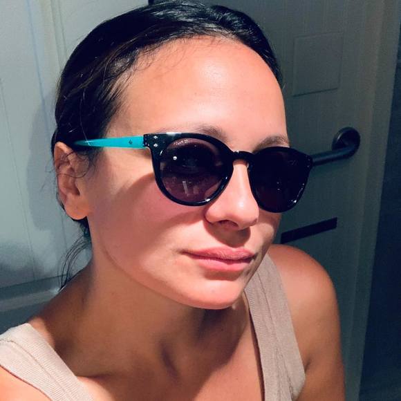 Profile Picture of Tilde Bom-moore (@tilde861) on Poshmark