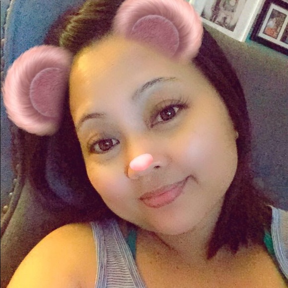 Profile Picture of Raquel Forkas (@eyahk) on Poshmark