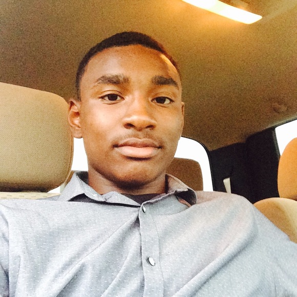 Profile Picture of Jon Isom (@jisom01) on Poshmark