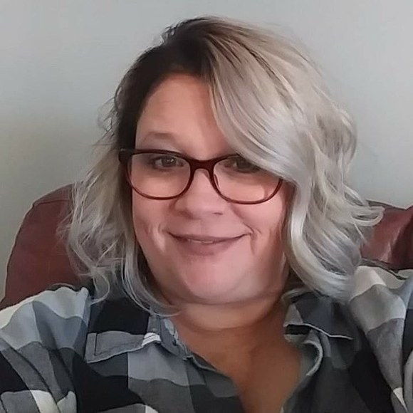 Profile Picture of Dawn Laffoon (@dklpulse2) on Poshmark