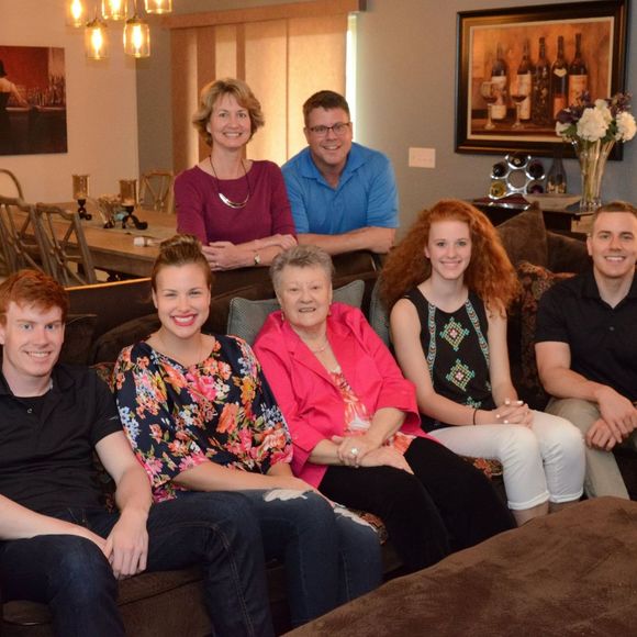 Profile Picture of Donita Stratman (@donitastratman) on Poshmark