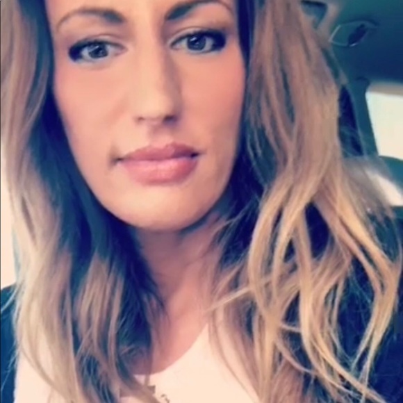 Profile Picture of Cindy Giacobbe (@cgiacobbe94) on Poshmark