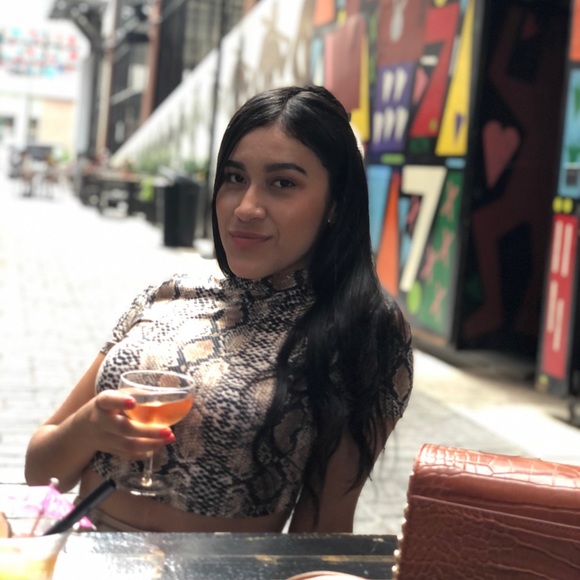 Profile Picture of Paula andrea Ramirez camacho (@paula9273) on Poshmark