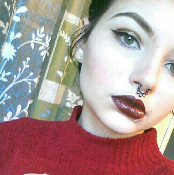 Profile Picture of Chloe Pedersen (@sleepyfruitgoat) on Poshmark