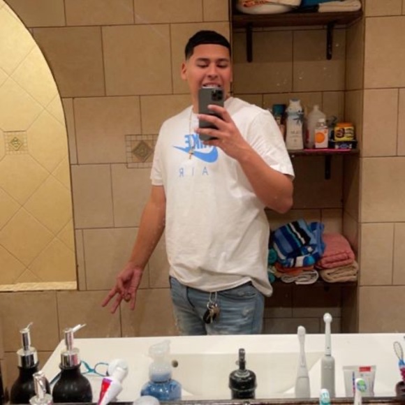 Matt Munoz - Poshmark Profile Picture of Matt Munoz (@matt23575) on Poshmark