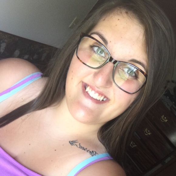 Profile Picture of Macy Waycaster (@mkwaycaster0731) on Poshmark