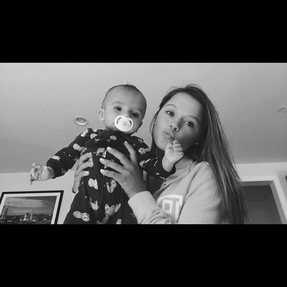 Profile Picture of Alexa Bonney (@alexabonney) on Poshmark