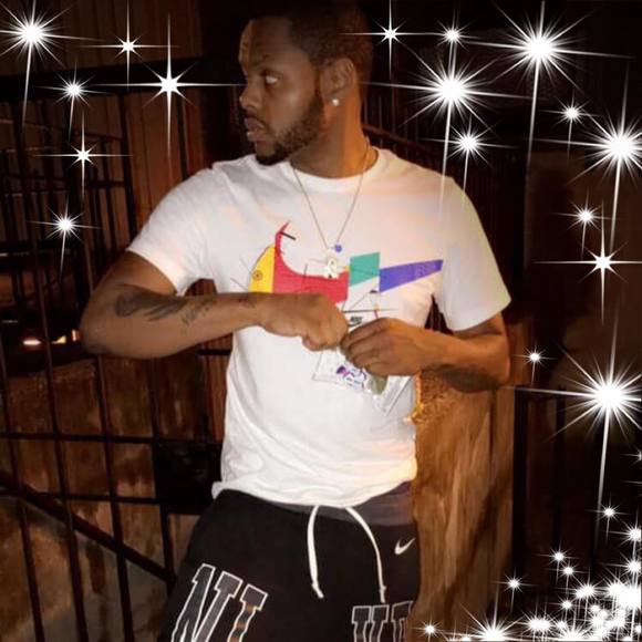 Profile Picture of Kyle Charles (@kylecharles) on Poshmark