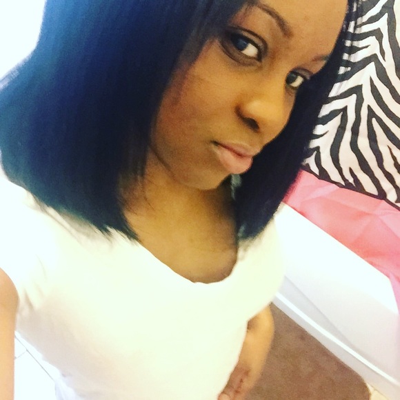 Profile Picture of Mikole Jarrett (@mikole12) on Poshmark