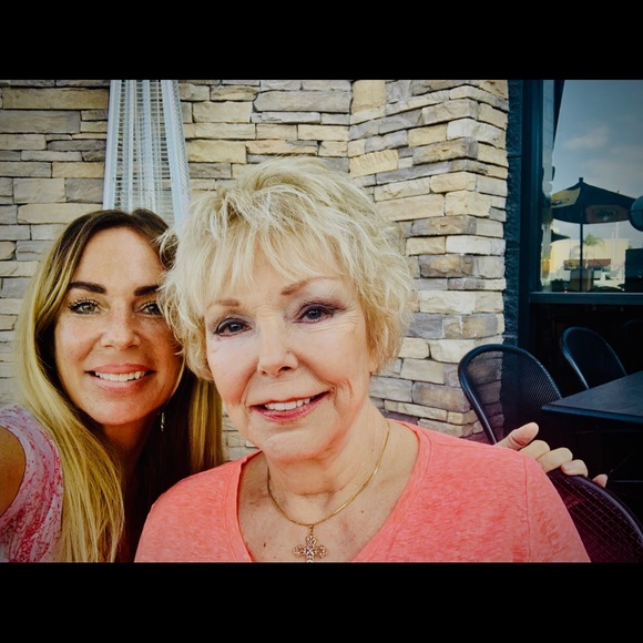 Profile Picture of Linda Debevec (@lindadebevec) on Poshmark