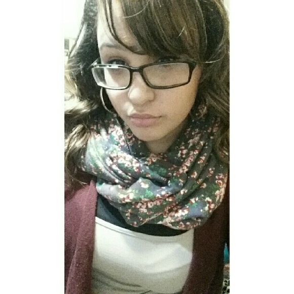 Profile Picture of Coralee Padilla (@cpadilla_xo) on Poshmark